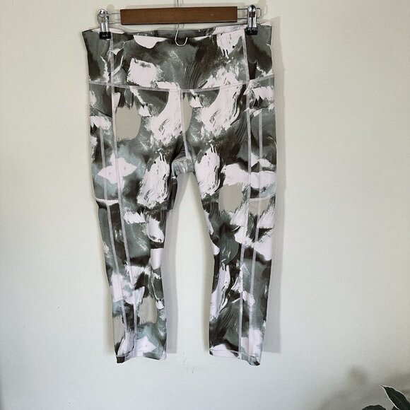 Athleta Women's Ultimate Stash II Capri Painted Energy Olive Size Large L - Picture 3 of 8